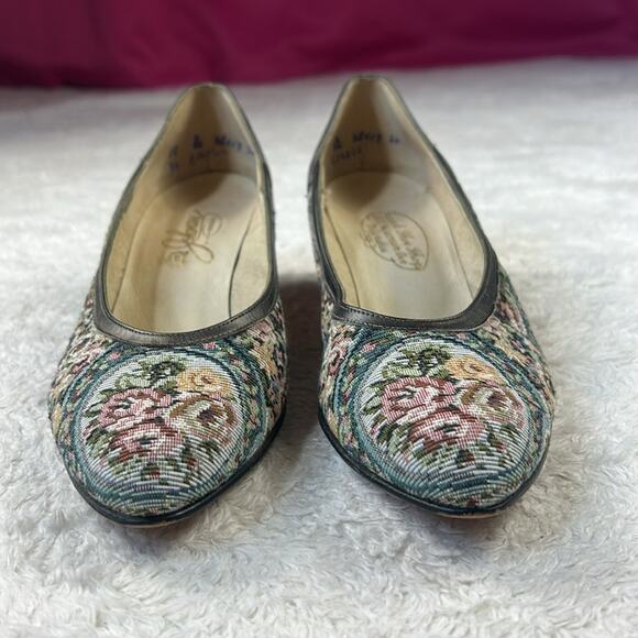 Vintage 80s 90s Johansen carpet tapestry floral pumps, size 10 - Picture 4 of 11
